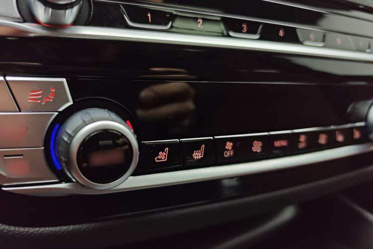 宝马5系新能源 2021款 535Le 先锋版M运动套装中控内饰7010