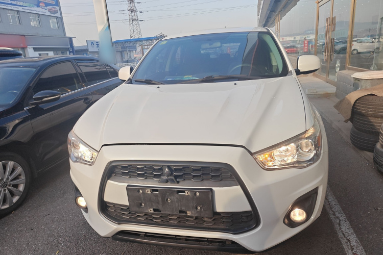 三菱 劲炫ASX 2013款 2.0L CVT两驱精英版车身外观2