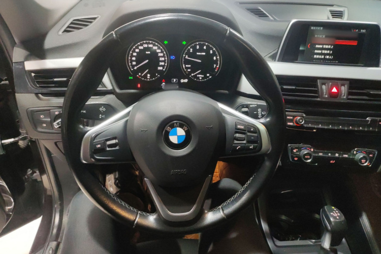 宝马X1 2019款 sDrive18Li 时尚型中控内饰13