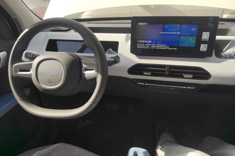 吉利银河 2024款 熊猫mini 200km 耐力熊中控内饰12