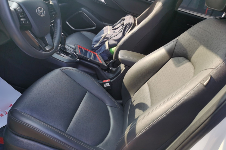 北京现代ix35 2019款 2.0L 自动两驱智勇·畅享版 国VI中控内饰19