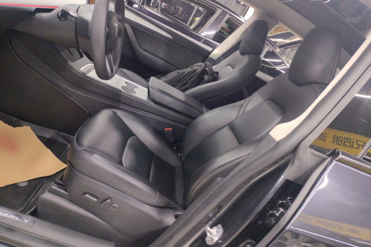 特斯拉 Model Y 2024款 后轮驱动版中控内饰19