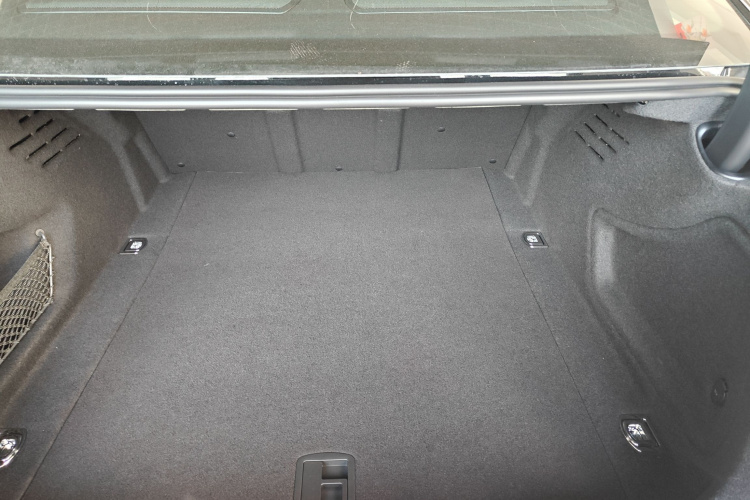 奥迪A6L 2025款 改款 45 TFSI quattro 臻选动感型机舱底盘23