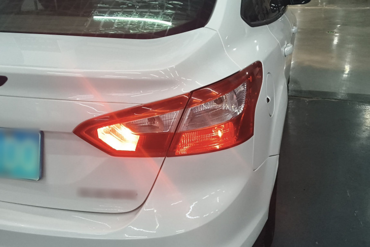 福特 福克斯 2012款 三厢 1.6L 自动舒适型车身外观6006