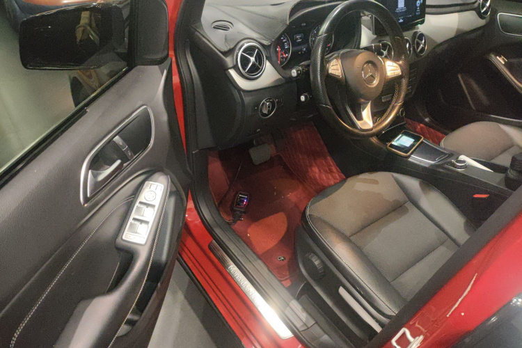 奔驰B级 2015款 B 200 动感型中控内饰20