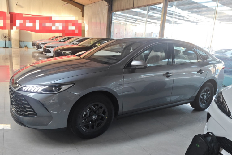 比亚迪 秦PLUS 2025款 DM-i 智驾版 55KM领先型车身外观4