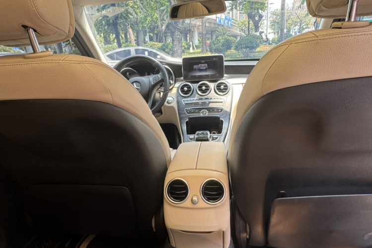 奔驰C级 2015款 C 260 L 运动型中控内饰7004