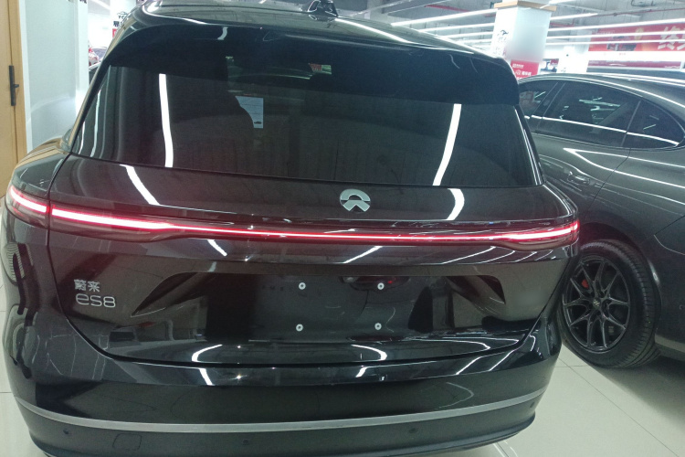 蔚来ES8 2023款 75kWh 行政版车身外观6