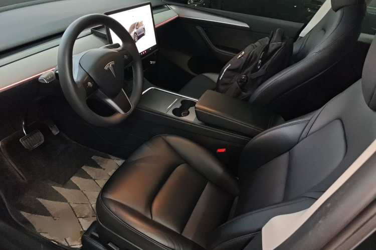 特斯拉 Model Y 2024款 长续航全轮驱动版中控内饰19