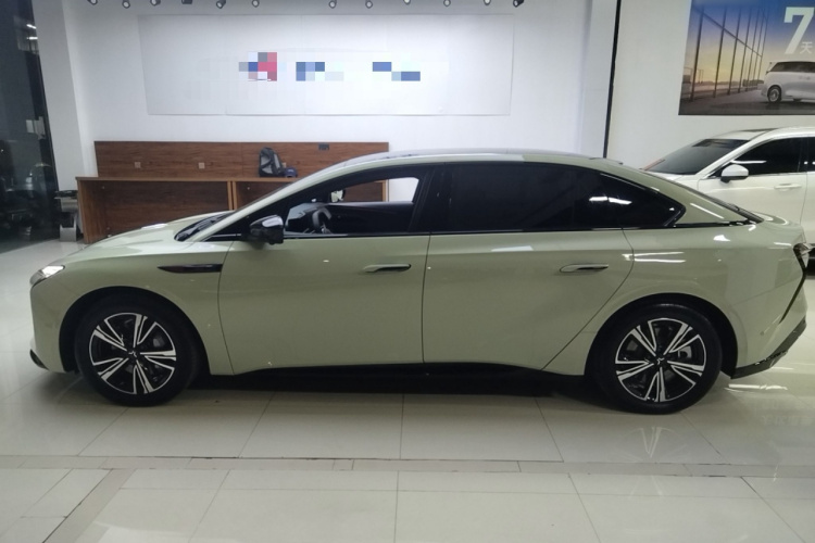 红旗EH7 2024款 690 Pro荣耀版车身外观4