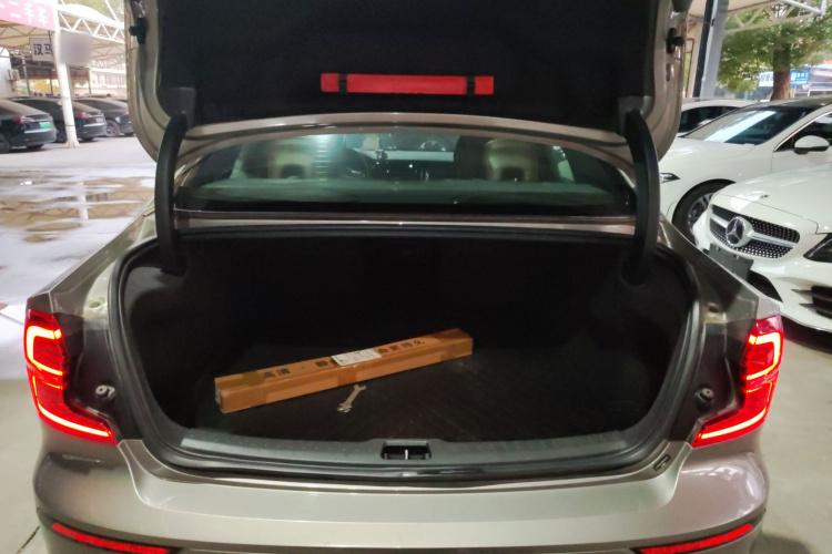 沃尔沃S60 2020款 T4 智逸豪华版机舱底盘23