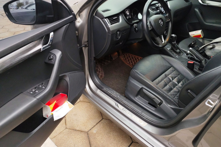 斯柯达 明锐 2017款 1.6L 自动智行版中控内饰20