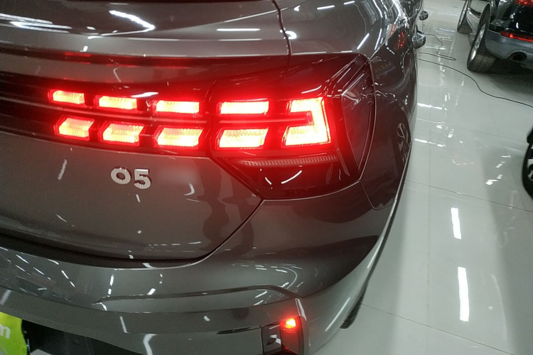 领克05 2020款 2.0TD 四驱劲Halo车身外观9