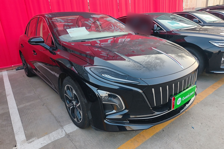 红旗E-QM5 2023款 改款 基础出行版车身外观3