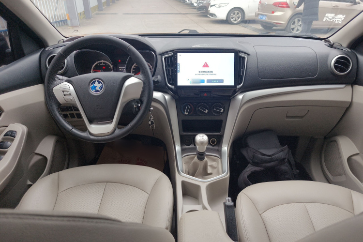 启辰T70 2015款 2.0L 手动睿享版中控内饰12