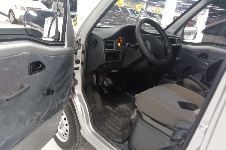 五菱汽车 五菱之光 2023款 1.5L 实用型封窗版 2座中控内饰7003