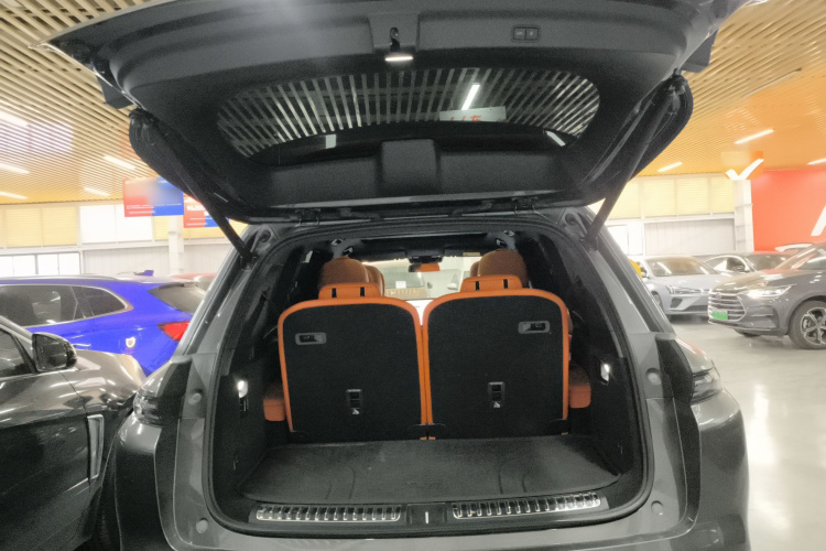 理想汽车 理想L8 2023款 Pro机舱底盘23