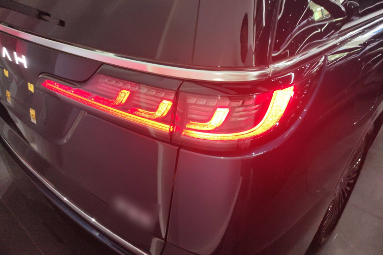 岚图汽车 岚图梦想家 2025款 PHEV 四驱旗舰鲲鹏版车身外观6006