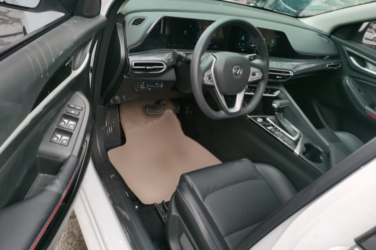 长安 逸动 2020款 PLUS 蓝鲸NE 1.4T GDI DCT尊贵型中控内饰20
