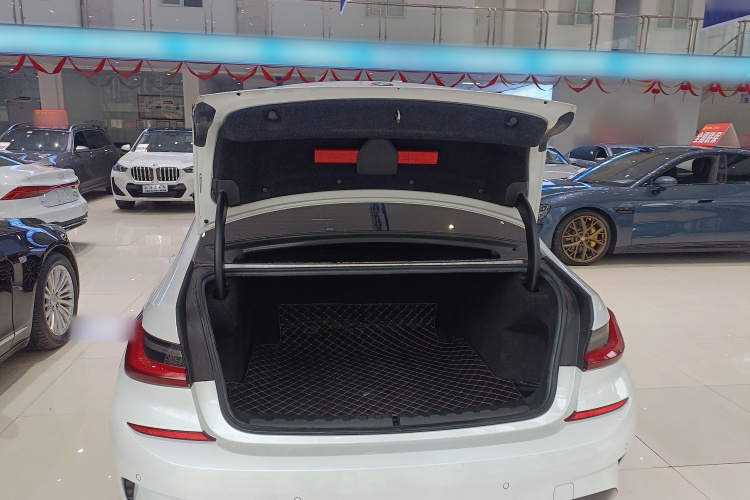 宝马3系 2022款 改款 320Li M运动套装机舱底盘23