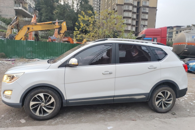 宝骏560 2016款 1.8L iAMT豪华型车身外观4