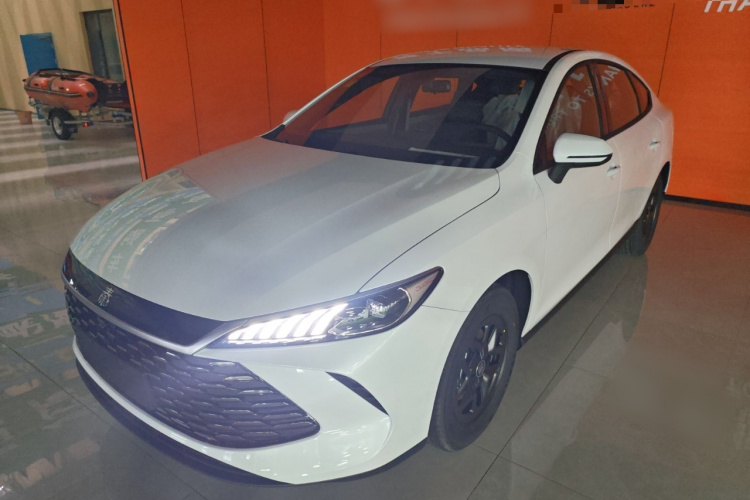 比亚迪 秦PLUS 2025款 DM-i 智驾版 55KM领先型车身外观1