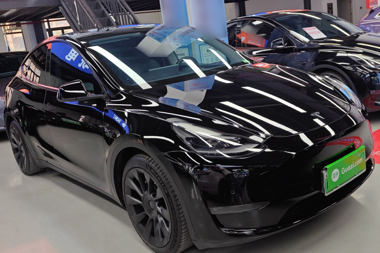 特斯拉 Model Y 2021款 标准续航后驱版车身外观3