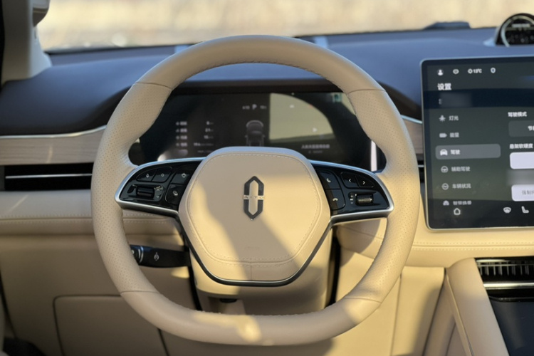 鸿蒙智行 问界M7 2024款 1.5T 智驾后驱Pro版 6座中控内饰7001