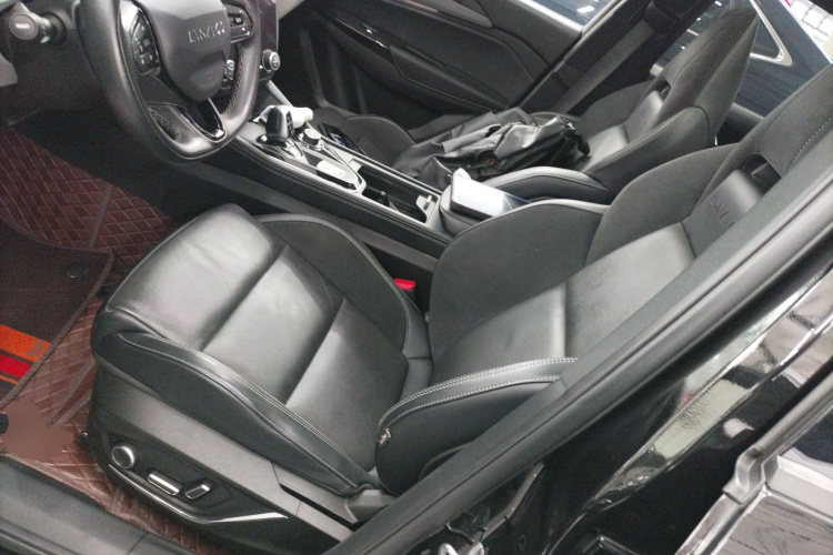 领克03 2022款 2.0TD DCT劲Pro中控内饰19