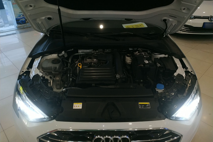 奥迪A3 2023款 Sportback 35 TFSI 进取致雅型机舱底盘24