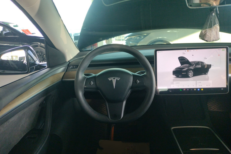 特斯拉 Model Y 2022款 长续航全轮驱动版中控内饰13