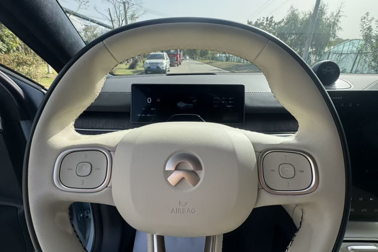 蔚来ES6 2023款 75kWh中控内饰7004