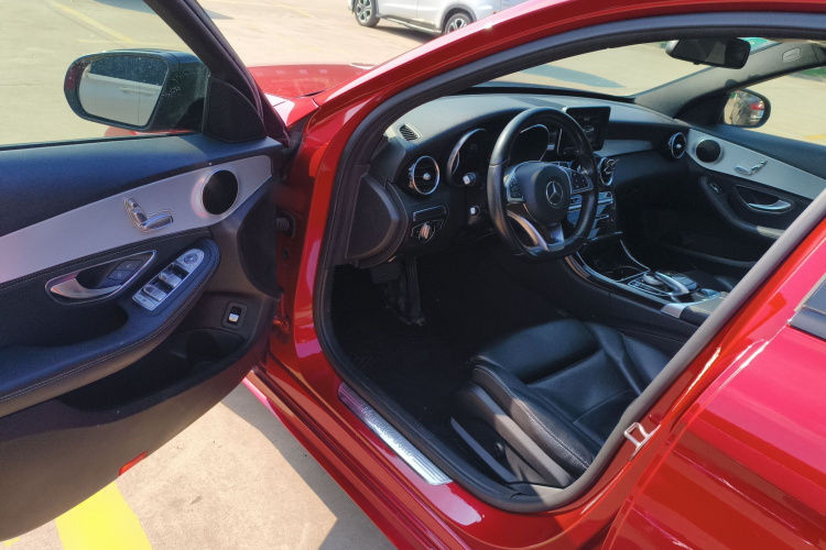 奔驰C级 2016款 C 200 运动版中控内饰20