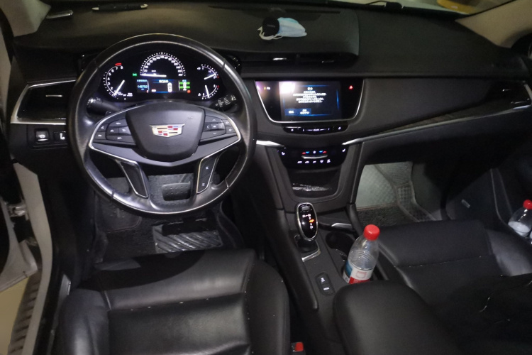 凯迪拉克XT5 2017款 周年庆版 25T 豪华型中控内饰12