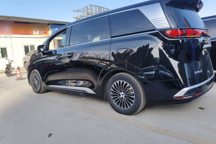 腾势D9 2022款 EV 600 四驱旗舰型车身外观4