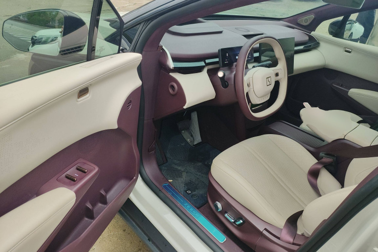 极氪X 2025款 五座长续航版中控内饰7003