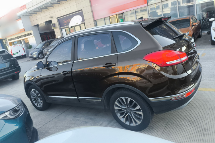 奇瑞 瑞虎5 2017款 1.5T 手动舒适版车身外观4