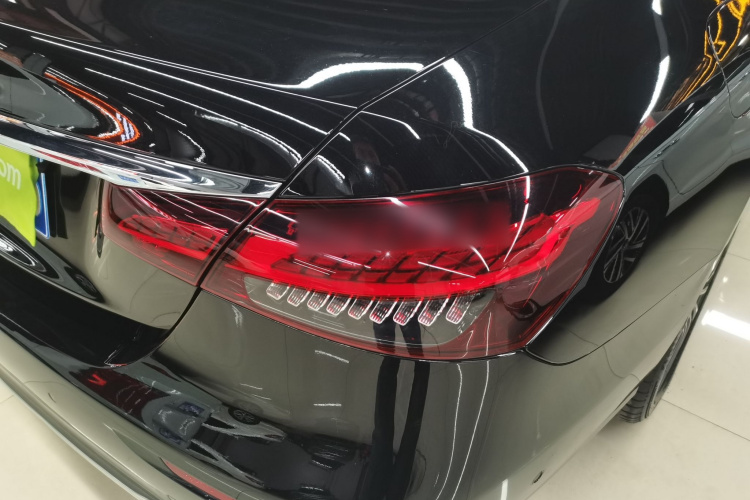 奔驰E级 2022款 E 260 L车身外观9