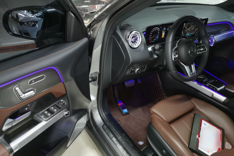 奔驰GLB 2023款 GLB 220 时尚型中控内饰20