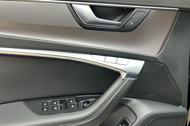 奥迪A6L 2021款 55 TFSI quattro 尊享动感型中控内饰7008