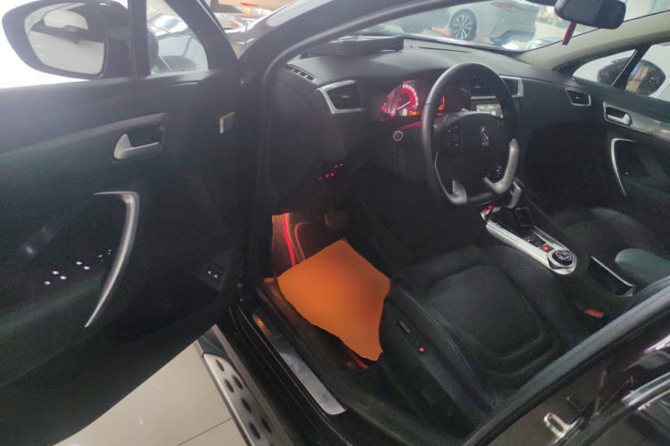 DS 6 2016款 1.6T 豪华版THP160中控内饰20