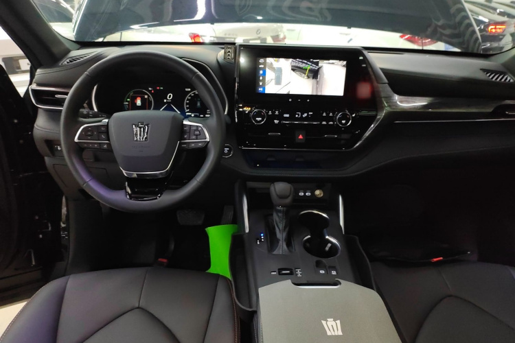 丰田 皇冠陆放 2024款 2.5L HEV四驱豪华版中控内饰7002