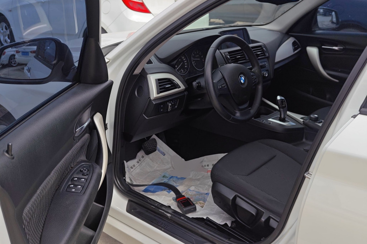 宝马1系(进口) 2013款 改款 116i 领先型中控内饰20