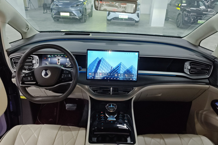 腾势D9 2024款 DM-i 980 四驱旗舰型中控内饰7002