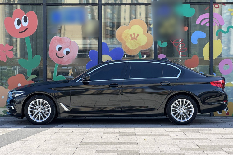 宝马5系 2020款 530Li 尊享型 豪华套装车身外观6009
