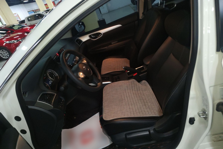 日产 轩逸 2024款 经典 1.6XE CVT舒适版中控内饰19