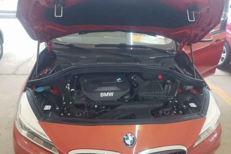 宝马2系旅行车 2016款 218i 运动设计套装机舱底盘24