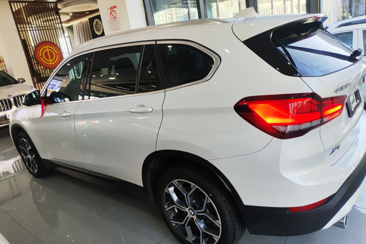 宝马X1 2022款 sDrive25Li 领先型车身外观4