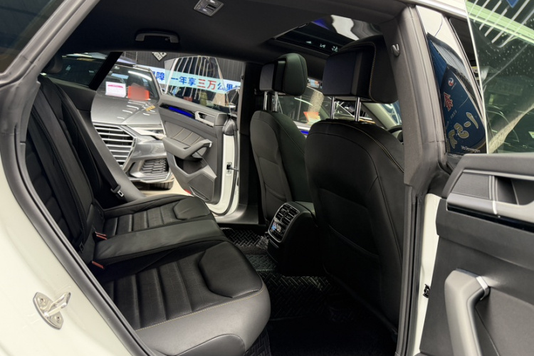 一汽-大众CC 2023款 380TSI 夺目版中控内饰7006