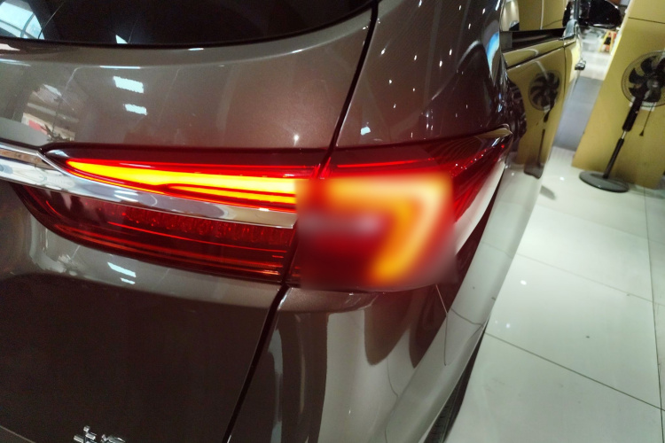 别克GL8 2022款 陆上公务舱 652T 豪华型车身外观6006